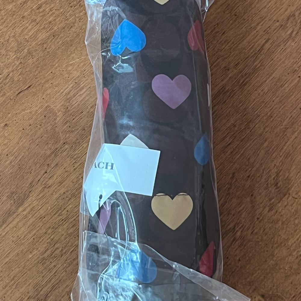 ☔️🌂☔️ COACH UMBRELLA IN SIGNATURE HEART PRINT ☔️🌂☔️ NWT ☔️🌂☔️ - Picture 6 of 16